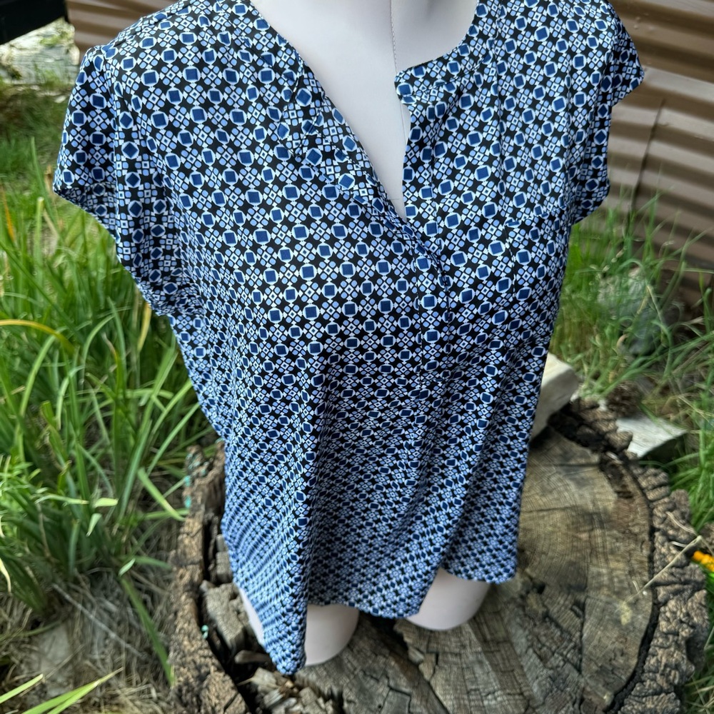 π Liz Claiborne Top π